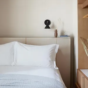 https://buckle-street-studios-by-locke.cambridgehotelsuk.com